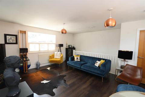 2 bedroom detached house for sale, Kensington Way, Brentwood, Essex