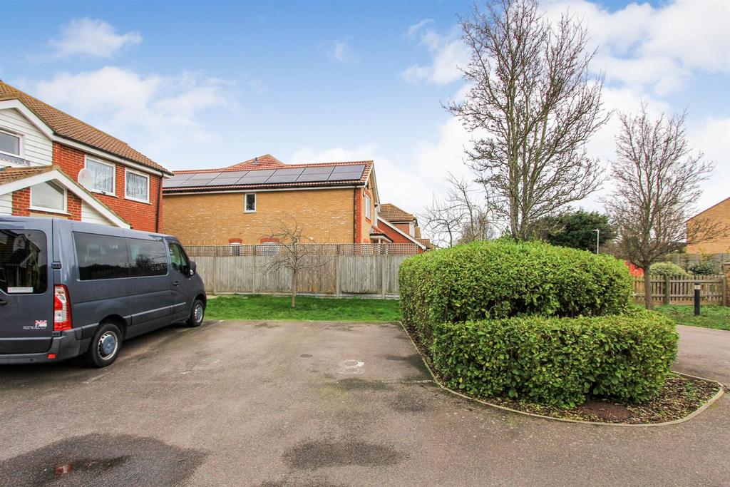 Foxdene Road, Seasalter, Whitstable 2 bed flat £800 pcm (£185 pw)