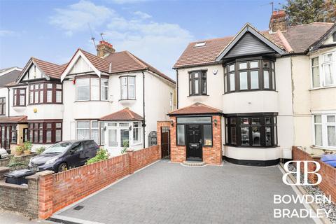 131 Woodford Avenue, Ilford, IG2 6UY