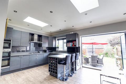 131 Woodford Avenue, Ilford, IG2 6UY