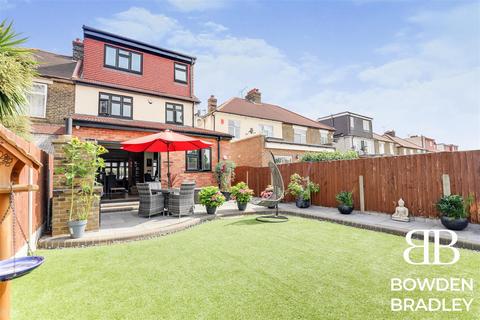 131 Woodford Avenue, Ilford, IG2 6UY