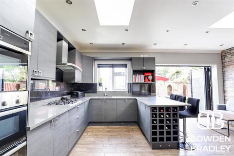 131 Woodford Avenue, Ilford, IG2 6UY