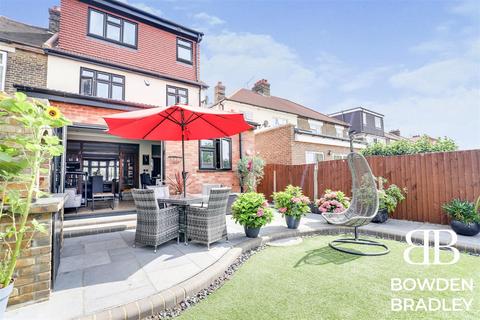 131 Woodford Avenue, Ilford, IG2 6UY