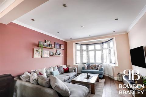 131 Woodford Avenue, Ilford, IG2 6UY