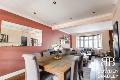 131 Woodford Avenue, Ilford, IG2 6UY