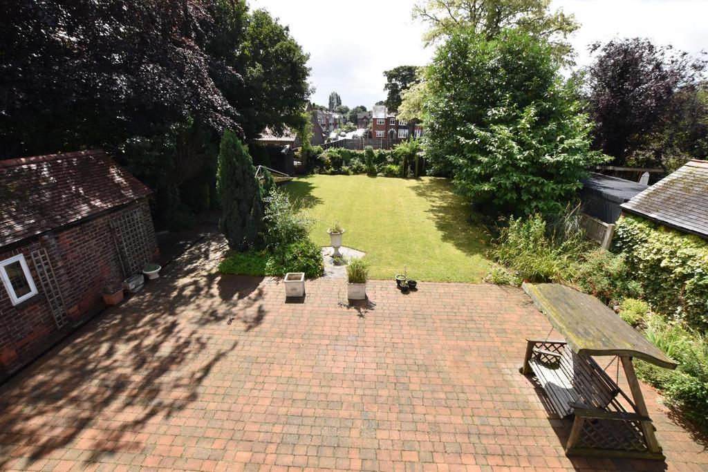 Vicarage Gardens, Scunthorpe 4 bed detached house £350,000
