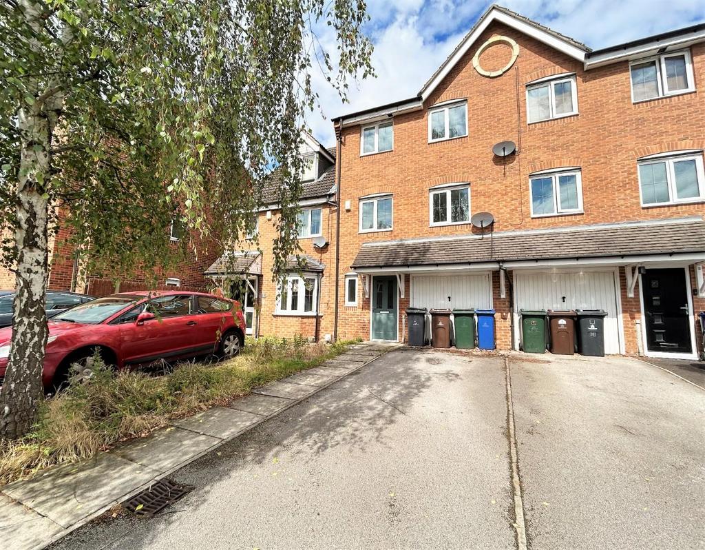 Kingfisher Drive, Wombwell, Barnsley 3 bed house for sale £165,000