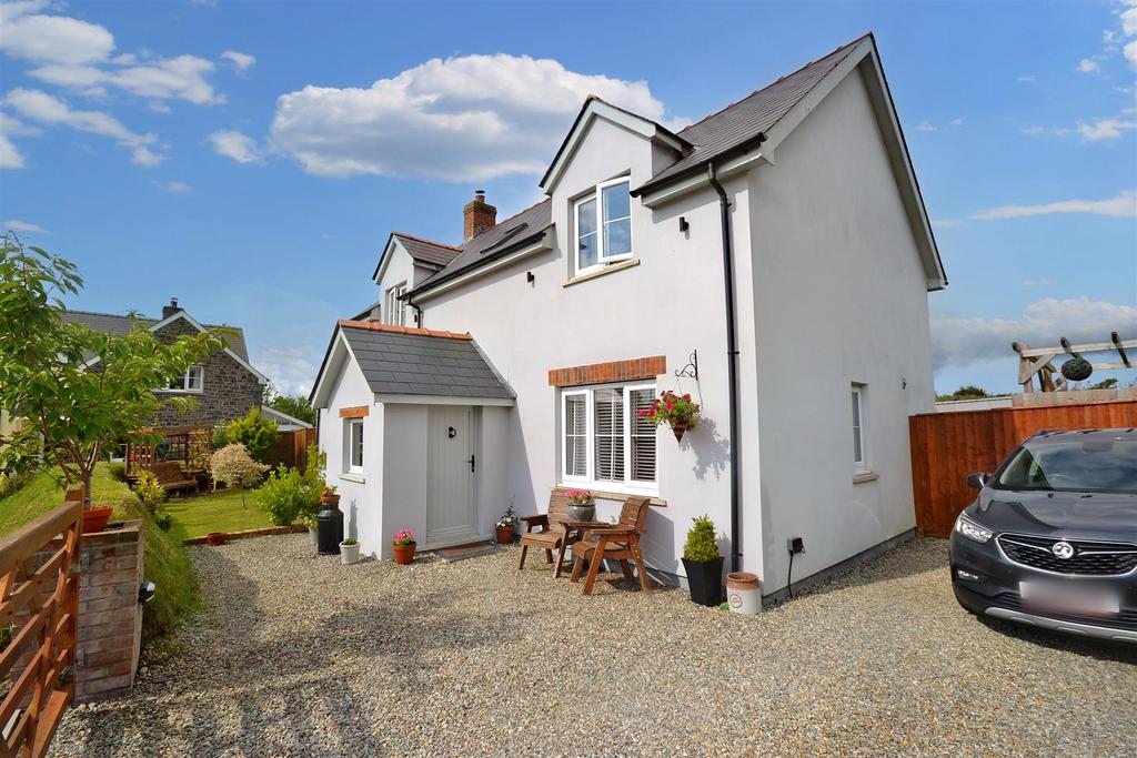 West Hook Road, Hook, Haverfordwest 3 bed detached house for sale £
