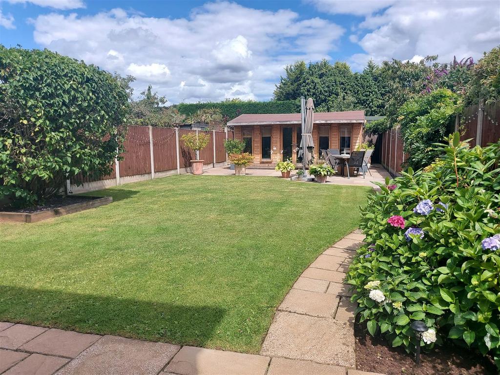 Mostyn Road, StourportOnSevern 4 bed semidetached house for sale £