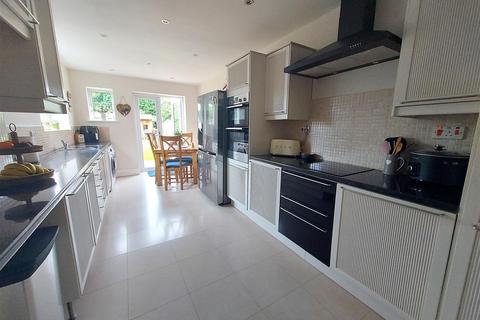 4 bedroom semi-detached house for sale, Mostyn Road, Stourport-On-Severn