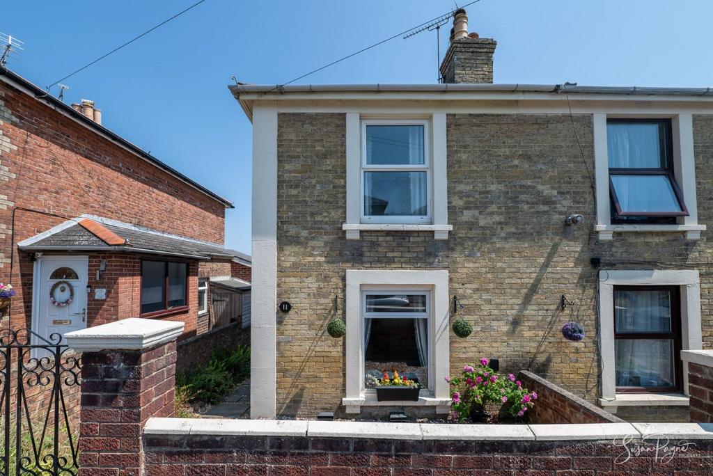 Surrey Street, Ryde 2 bed semidetached house for sale £225,000