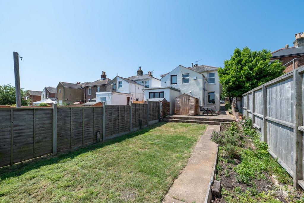Surrey Street, Ryde 2 bed semidetached house for sale £225,000