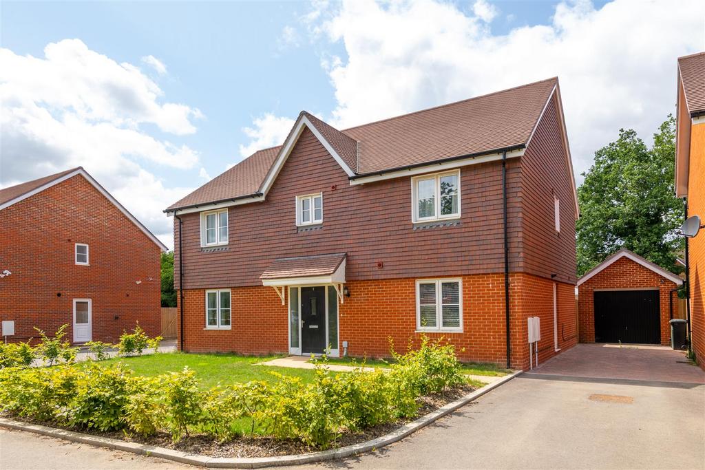 Lawrence Gardens, Horley 5 bed detached house for sale £750,000