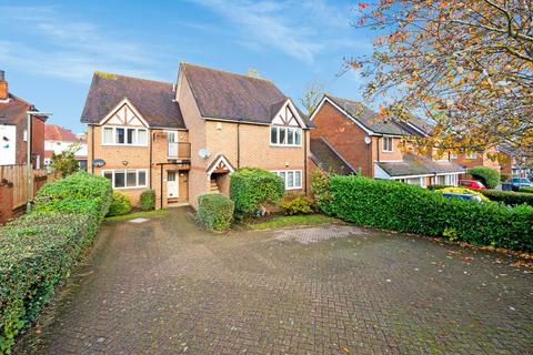 21 Bluegates, Ewell, Epsom, KT17 2SA