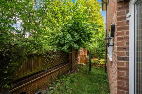 21 Bluegates, Ewell, Epsom, KT17 2SA