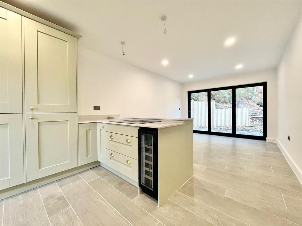 KITCHEN 3.jpg