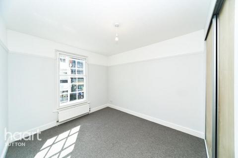 2 bedroom flat to rent, High Street, Sutton