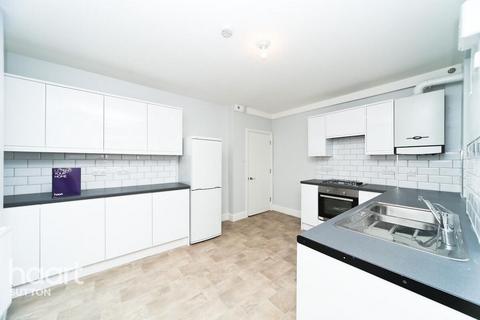 2 bedroom flat to rent, High Street, Sutton