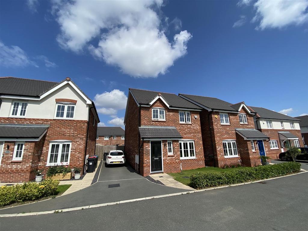 Searside Close, Ellesmere Port, Cheshire 3 bed detached house for sale £250,000