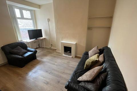 4 bedroom terraced house to rent, Great Western Street, Manchester