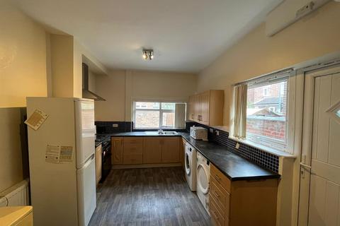 4 bedroom terraced house to rent, Great Western Street, Manchester