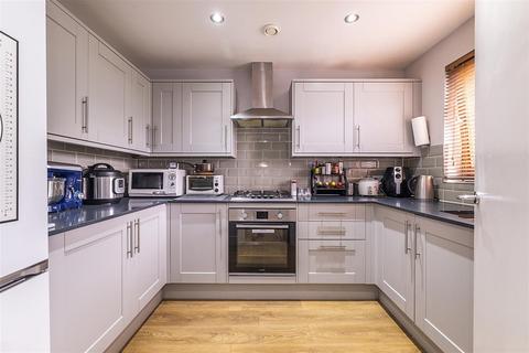 8 Pelman Way, Epsom, KT19 8HL