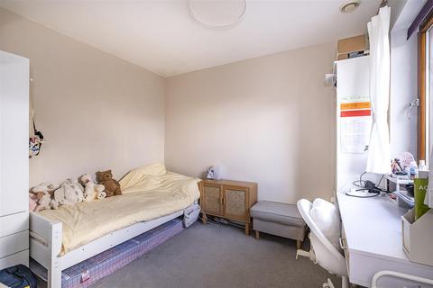 8 Pelman Way, Epsom, KT19 8HL