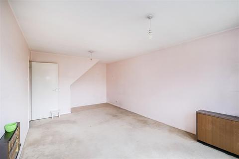2 bedroom flat for sale, Churchfields, South Woodford, London