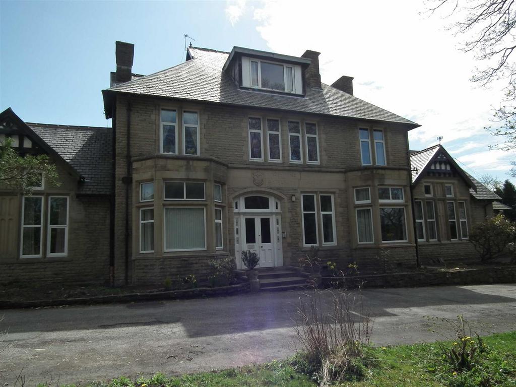 Carlton Court, Colne 2 bed apartment to rent £485 pcm (£112 pw)