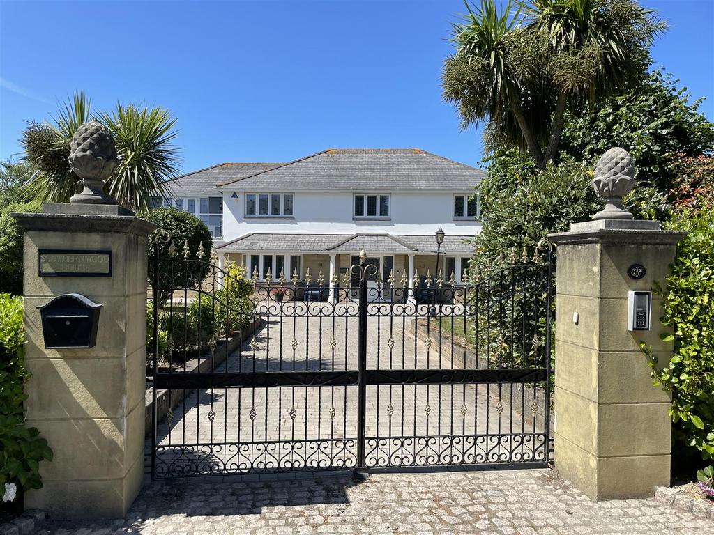 Sea Road, Carlyon Bay, St. Austell 5 bed detached house for sale £