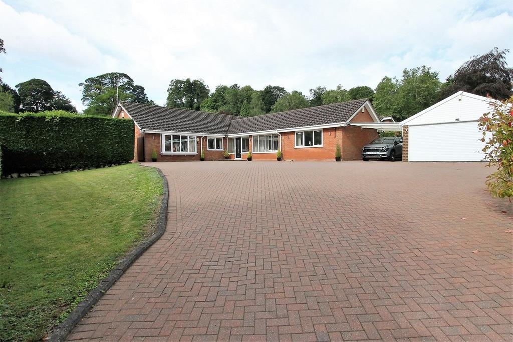 Dark Lane, Kinver, Stourbridge, DY7 3 bed bungalow £789,000