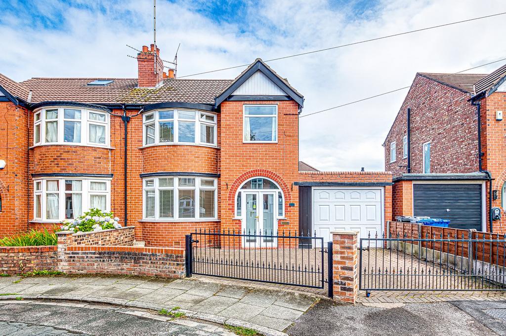 Mayfair Avenue, Urmston, Manchester, M41 3 bed semidetached house for