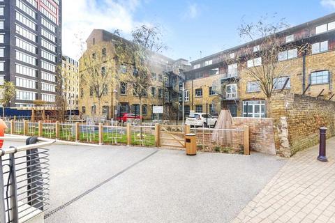 2 bedroom duplex for sale, Orchard Place, London