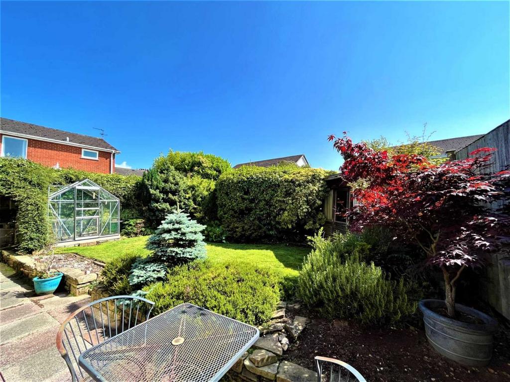 Highfield Drive, Crank 3 bed semidetached house for sale £280,000