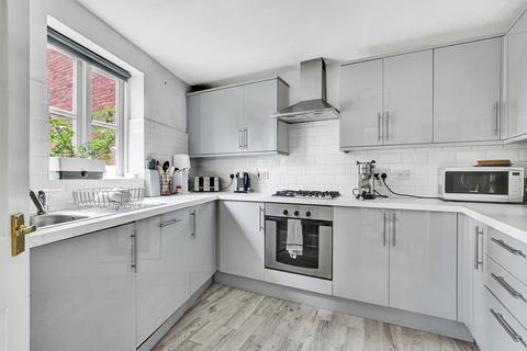 2 bedroom flat to rent, Haslers Wharf, Victoria Park, E3