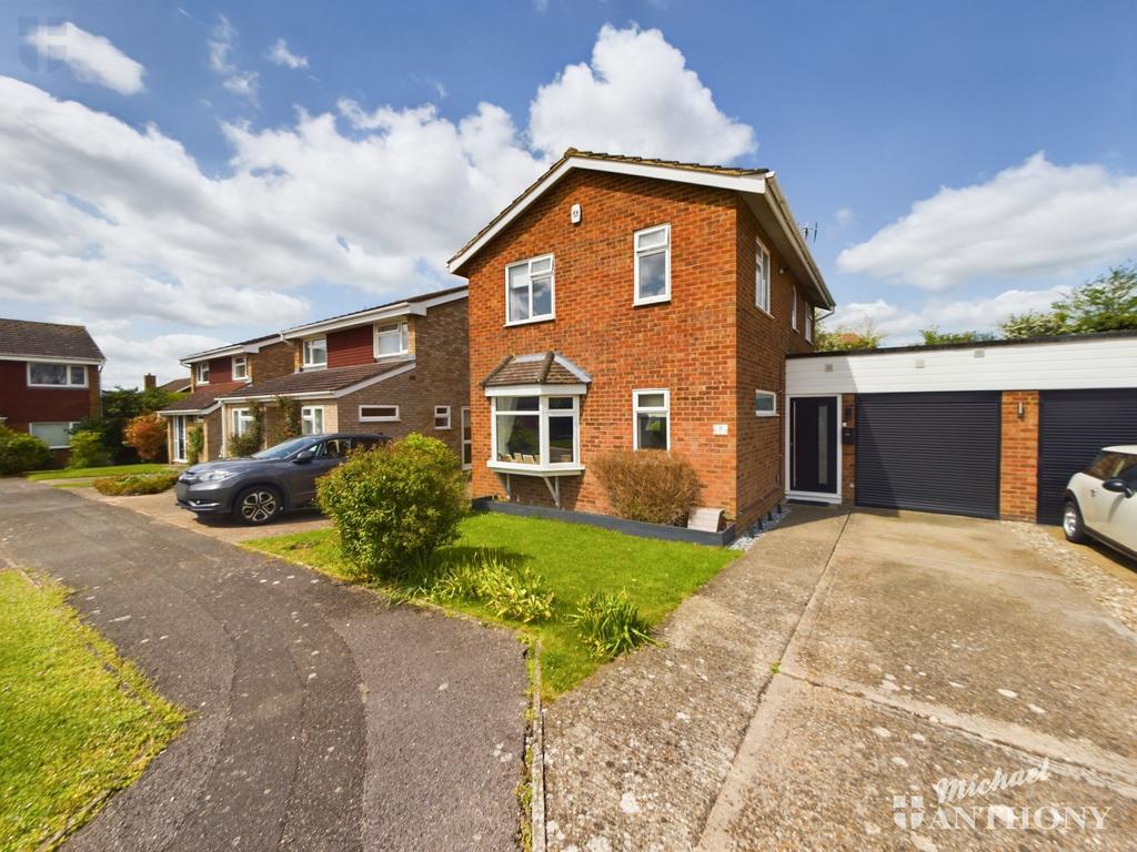 Linden End, Aylesbury 3 bed detached house for sale £450,000