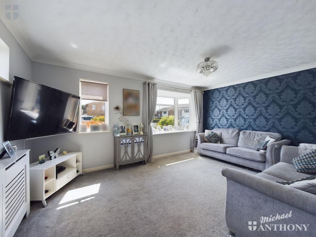 Linden End, Aylesbury 3 bed detached house for sale £450,000