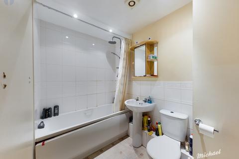 1 bedroom flat for sale, Coxhill Way, Aylesbury