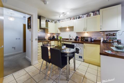 2 bedroom flat for sale, Edge Street, Aylesbury