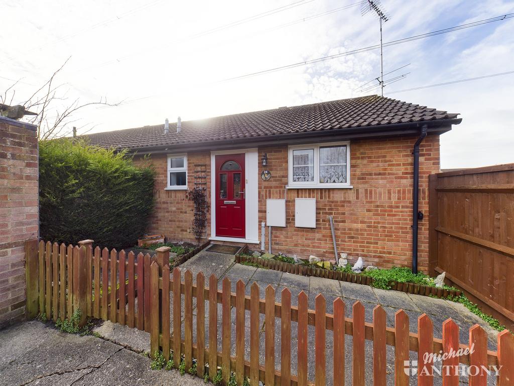 Dickens Way, Aylesbury 1 bed bungalow for sale £230,000