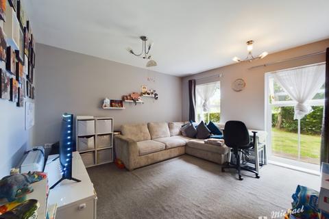 2 bedroom flat for sale, Mere Court, Pine Street, Aylesbury, Buckinghamshire