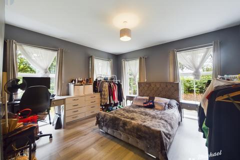 2 bedroom flat for sale, Mere Court, Pine Street, Aylesbury, Buckinghamshire