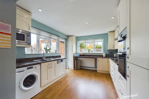 40 Aplin Road, Aylesbury, HP21 9BT