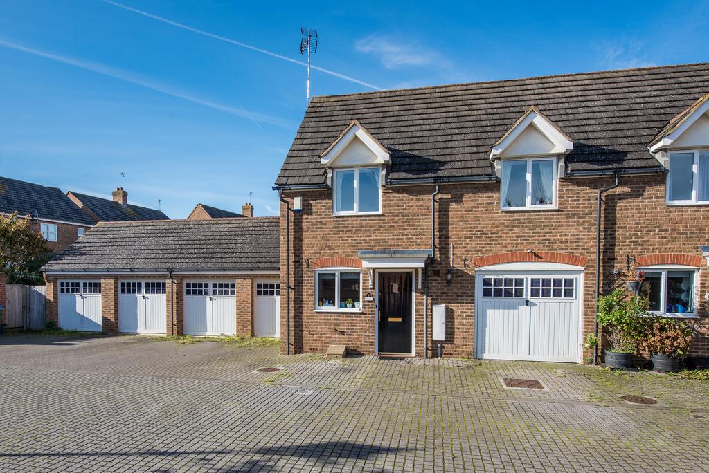 Viney Lane, Fairford Leys 3 bed end of terrace house for sale £385,000
