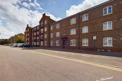 1 bedroom flat for sale, Summers House, Coxhill Way, AYLESBURY, HP21 8FN