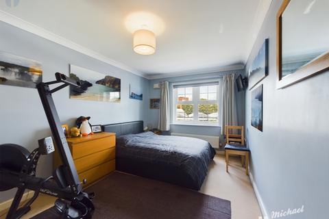 1 bedroom flat for sale, Summers House, Coxhill Way, AYLESBURY, HP21 8FN