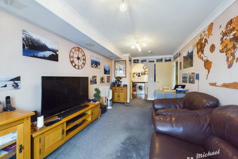 1 bedroom flat for sale, Summers House, Coxhill Way, AYLESBURY, HP21 8FN