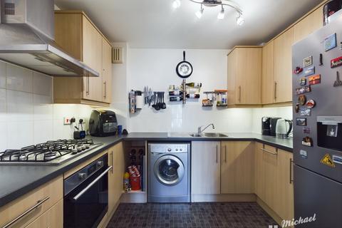 1 bedroom flat for sale, Summers House, Coxhill Way, AYLESBURY, HP21 8FN