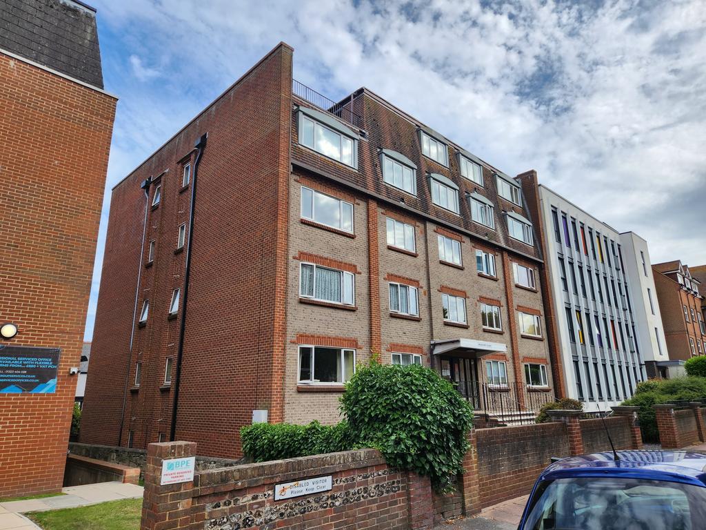 St Leonards Road, Eastbourne, BN21 1 bed flat for sale £99,995