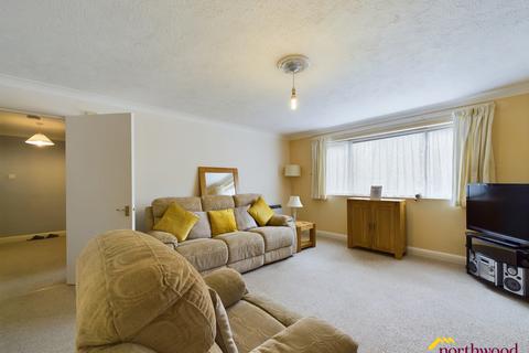 1 bedroom flat for sale - St Leonards Road, Eastbourne, BN21